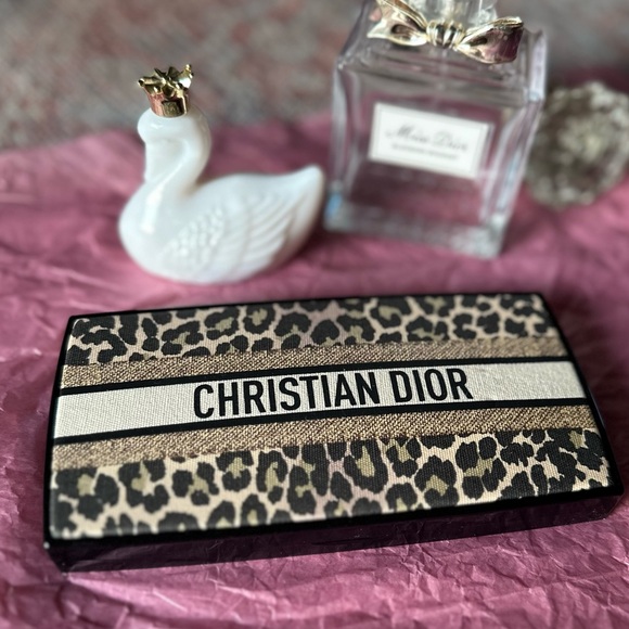 NEW CHRISTIAN DIOR Full size Makeup PALLET - Picture 5 of 16